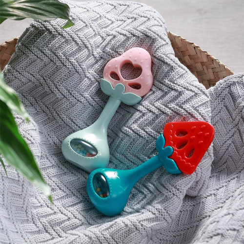 Прорізувач для зубів розвиваючий з брязкальцем BabyOno Strawberry, 3м+ (499/03) — 22499