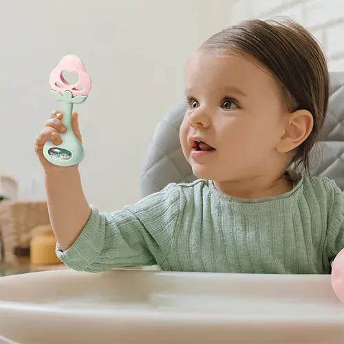 Прорізувач для зубів розвиваючий з брязкальцем BabyOno Strawberry, 3м+ (499/03) — 22499