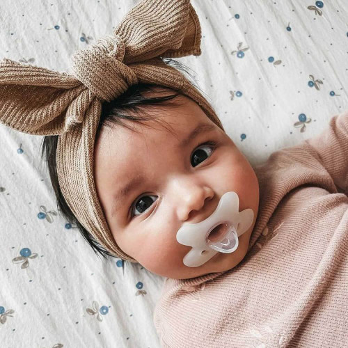 Пустушка симетрична Canpol Babies, 0-6 міс., 1 шт (24/001_whi) — 10758