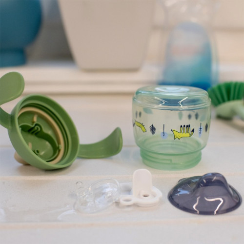 Чашка-непроливайка з міцним носиком Tommee Tippee 190 мл, 4м+ зелений (478269) — 22364