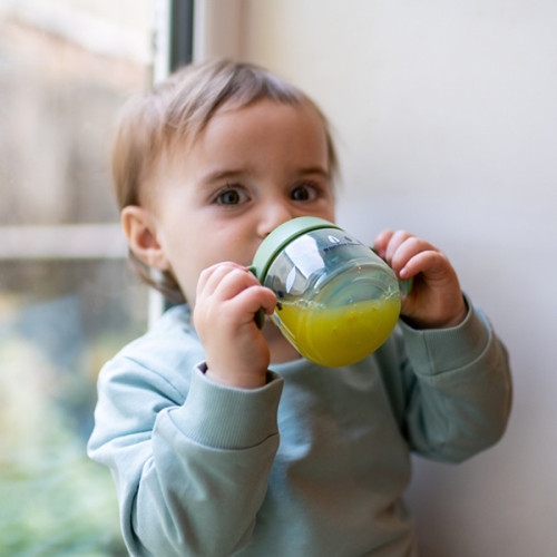 Чашка-непроливайка з міцним носиком Tommee Tippee 190 мл, 4м+ зелений (478269) — 22364